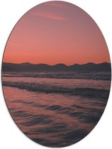 WallClassics - Dibond Ovaal - Golvende Zee met Oranje Paarse Lucht - 72x96 cm Foto op Ovaal (Met Ophangsysteem)