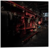 WallClassics - Dibond - Locomotief zwart met rood - 50x50 cm Foto op Aluminium (Met Ophangsysteem)