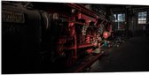 WallClassics - Dibond - Locomotief zwart met rood - 200x100 cm Foto op Aluminium (Met Ophangsysteem)