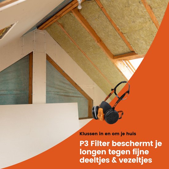 Oranje en zwart Climax masker in een zolderruimte met isolatie. Tekst: "P3 Filter beschermt je longen tegen fijne deeltjes & vezeltjes"