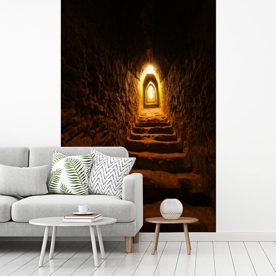 Behang - Fotobehang Tunnel die diep in de Azteekse Grote Piramide van Cholula in Mexico gaat - Breedte 155 cm x hoogte 240 cm