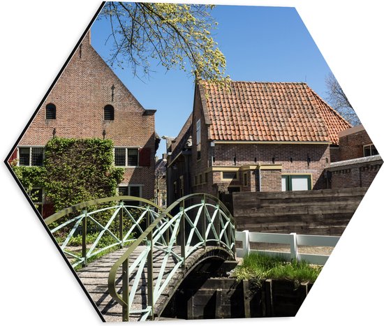 Dibond Hexagon - Bruggetje voor Nederlandse Huizen - 40x34.8 cm Foto op Hexagon (Met Ophangsysteem)