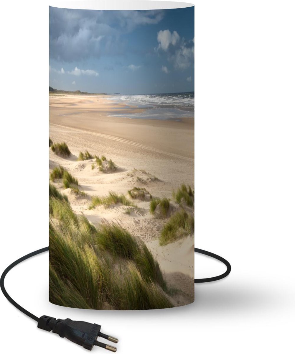 Lamp - Nachtlampje - Tafellamp slaapkamer - Zand - Duin - Zee - 54 cm hoog - Ø24.8 cm - Inclusief LED lamp