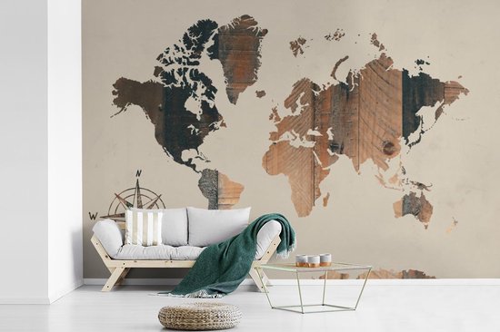 Wereldkaart du bois foncé avec une rose des vents sur fond rose | Wereldkaart en bois 390x260 cm