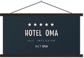 Posterhanger incl. Poster 120x60 cm - Schoolplaat - Oma - Hotel oma all inclusive 24/7 open - Spreuken - Quotes - Textielposter - Zwarte latten