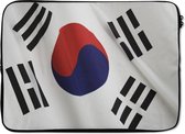 Laptophoes 13 inch 34x24 cm - Vlaggen - Macbook & Laptop sleeve Close-up van de vlag van Zuid-Korea - Laptop hoes met foto