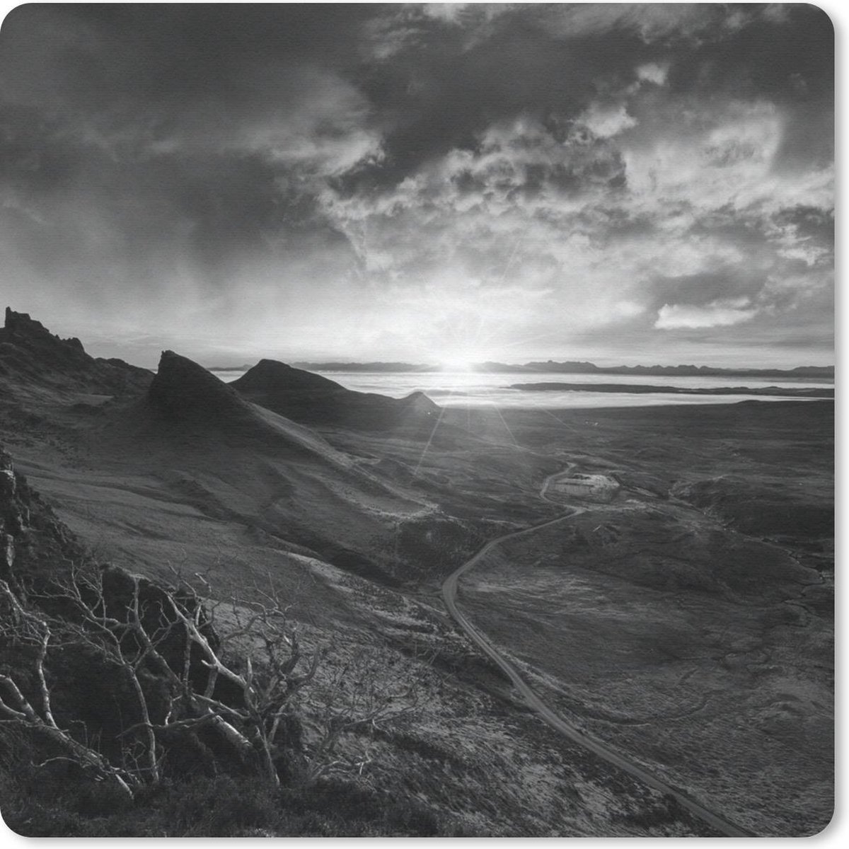Muismat 30x30 cm - Mousepad Zonsondergang op Skye in zwart-wit - Muismatten