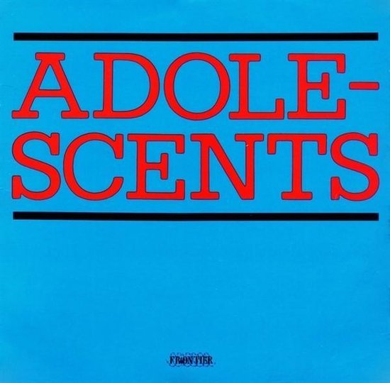 Texte orange 'ADOLE-SCENTS' sur fond bleu avec des lignes noires et un petit logo en bas.
