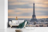 Behang - Fotobehang Eiffeltoren - Parijs - Lucht - Breedte 330 cm x hoogte 220 cm