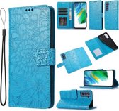 Voor Samsung Galaxy S21 FE Huid Voelen Reliëf Zonnebloem Horizontale Flip Lederen Case met Houder & Kaartsleuven & Portemonnee & Lanyard (Blauw)