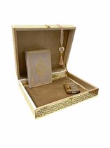 Limited edition Koran box met een Nederlands vertaalde Koran, gebedskleed, esans en een tasbih taupe