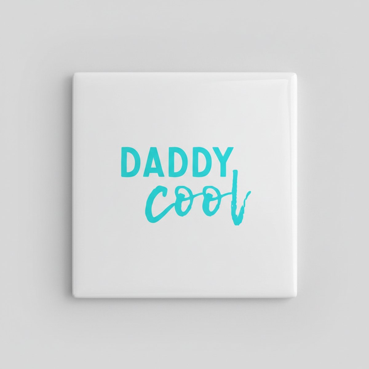 Nevolis Daddy Cool Tekst Decoratieve Tegel 15×15 cm – Moderne Cadeautegel voor Vader, Huis & Kantoor Decor Multi Color