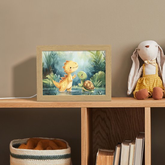 Nachtlampje 20x15 cm - Kinder lamp - Dinosaurus - Schildpad - Illustratie - Aquarel - Tafellamp kinderkamer - Slaapkamer lamp - Bedlamp kinderen - Kinderlampje stopcontact - Wandlamp babykamer - Nachtlampjes van Merkloos — afbeelding 3