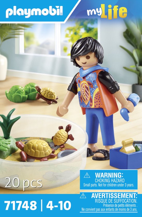 Playmobil jongen met schildpaddenterrarium. Jongen draagt een oranje vest met een kleurrijk patroon over een zwart shirt.