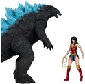 Godzilla actiefiguur met blauwe stekels, tegenover een Wonder Woman actiefiguur met lasso.