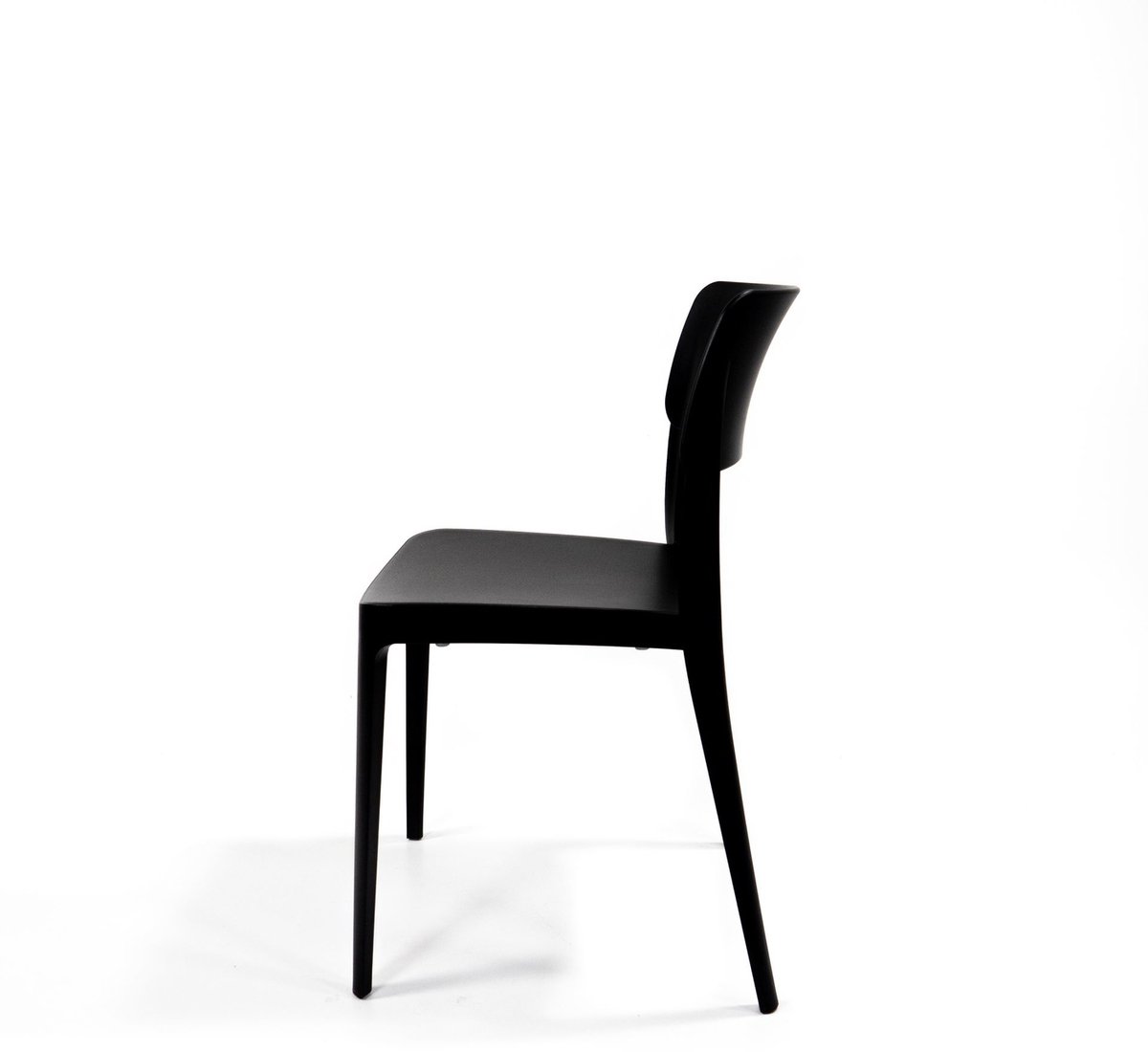 Stapelstoel Kunststof Zwart - 50x46x82cm - Zitdiepte 43cm - Set van 4