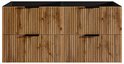 Meuble de salle de bain suspendu avec quatre portes à décoration nervurée en bois et poignées noires.