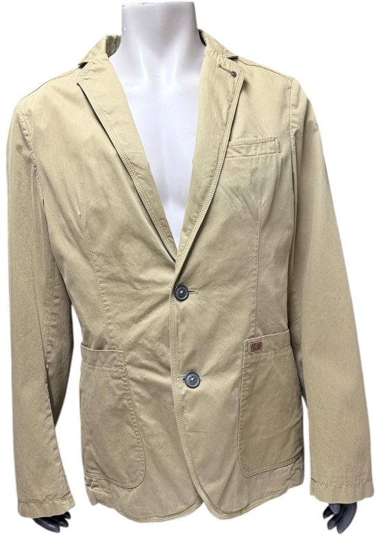 Beige PME Legend colbert met twee knopen, klepzakken en een borstzakje. Een bruin labeltje is zichtbaar op de rechterzak.
