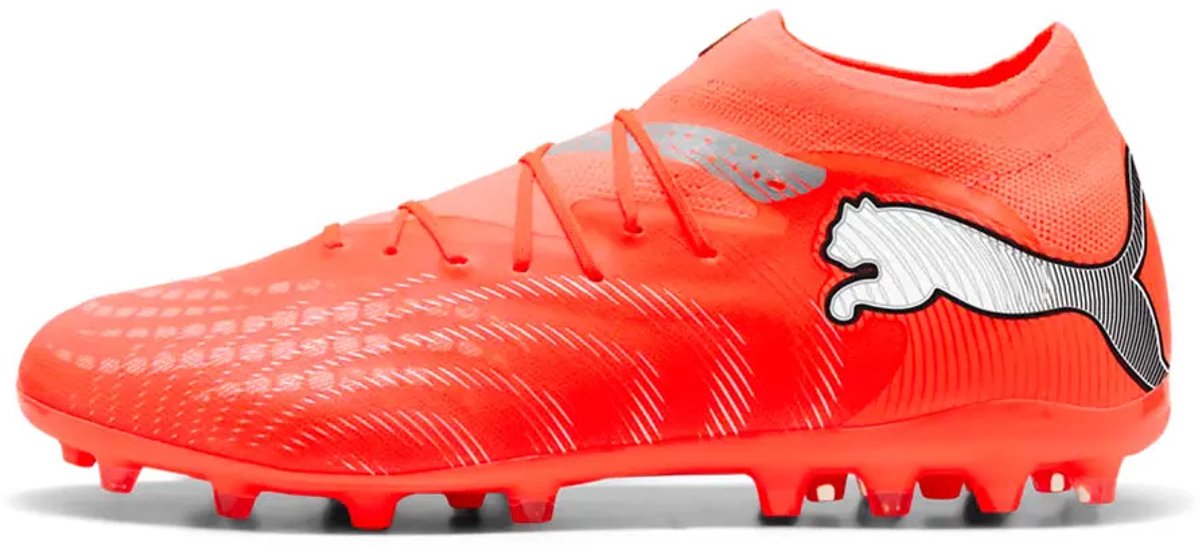 Puma Future 9 Pro voetbalschoenen in rood en oranje, EU 44 1/2, met een innovatief dubbellaags bovenwerk.