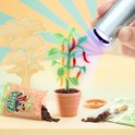 Miniatuur peperplant met rode en gele pepers, in een potje met zakje 'Spicy Mix' potgrond en een mini troffel.