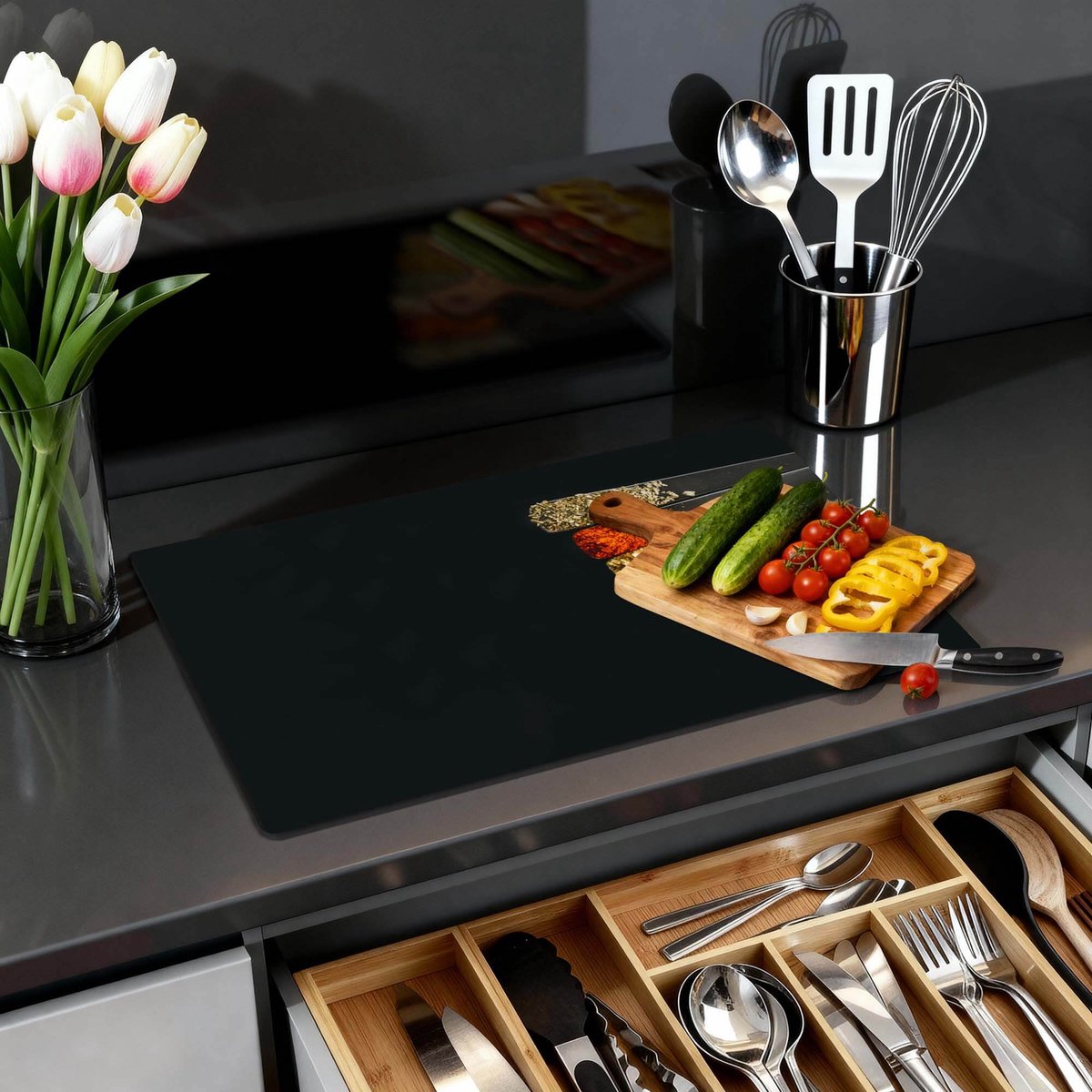 KitchenArt - Spice Fan - Inductie Beschermer - 52x35 cm - Kookplaat Beschermer - Luxe Afdekplaat Inductieplaat - Anti-slip & Oprolbaar - Beschermmat Inductiekookplaat