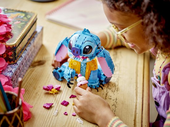 LEGO ǀ Disney Stitch, Jouet de Construction pour Enfants, Set avec Cornet de Glace, Figurine à Construire, Idée Cadeau pour Les Filles et Garçons Dès 9 Ans Fans du Célèbre Film Lilo et Stitch 43249