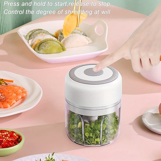 Mini keukenmachine 250 ml, vleesmolen, kleine keukenmachine met 3 roestvrijstalen messen, elektrische hakmolen, Geschikt voor vlees, groenten en fruit. van Merkloos — afbeelding 2