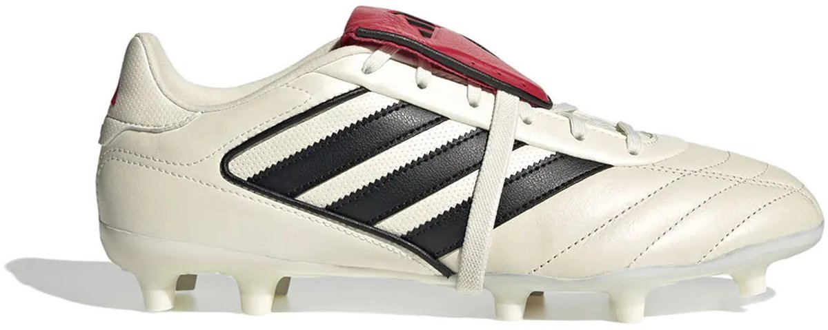 Beige Adidas Copa Gloro 2 voetbalschoenen met zwarte strepen en omvouwbare tong, maat EU 46 2/3.