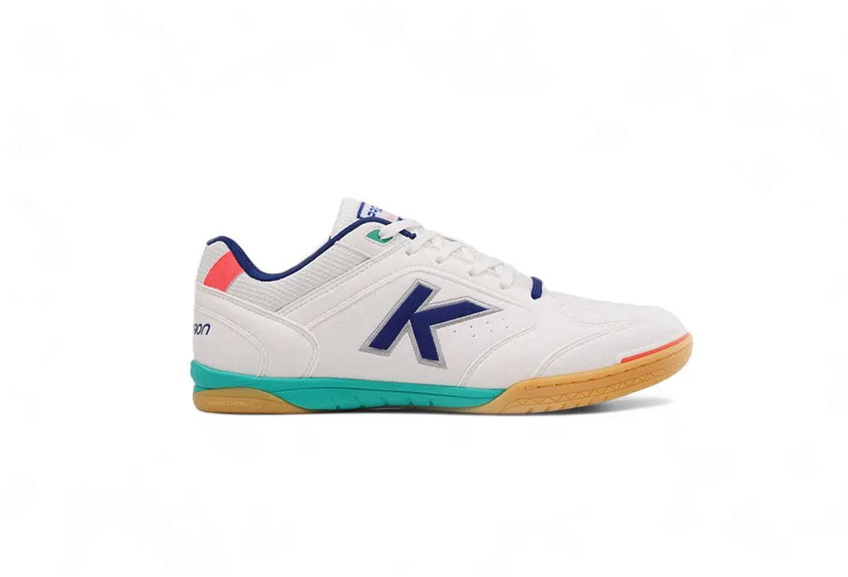 Kelme Precision zaalschoenen in wit, EU 44, met Hisking bovenwerk en exclusieve buitenzool. Sportieve uitstraling.