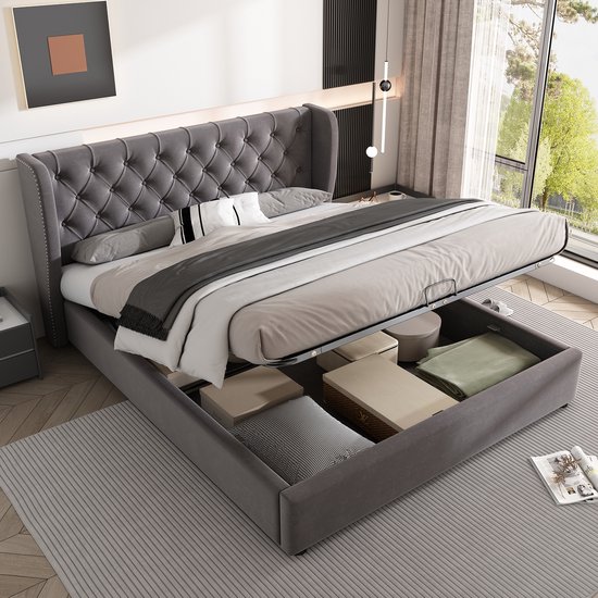 REDOM Ledikant 140x190 cm – Velours grijs – Met hydraulische opbergruimte & nietenaccent – Modern