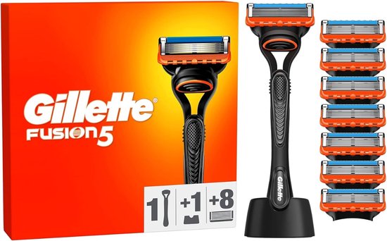 Gillette Fusion5 scheersysteem met een zwart handvat, 8 navulmesjes en een houder, verpakt in een oranje doos met "Gillette Fusion5" logo.