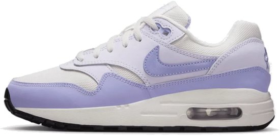 light purple nike trainers