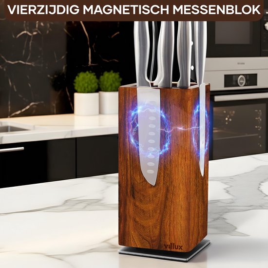 Vierzijdig magnetisch messenblok van hout met blauwe magnetische lichten op de zijkanten. Messenblok in een keuken.
