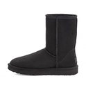 Zwarte UGG Classic Short II laars, schoenmaat 38, van suède met een rubberen zool en witte stiksels.