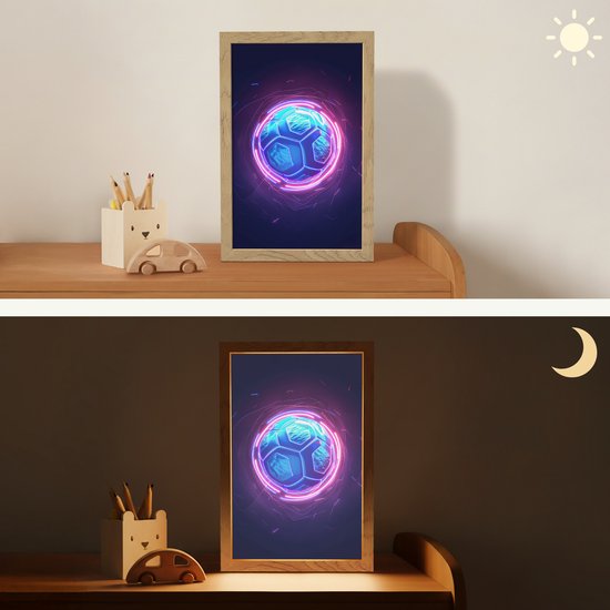 Nachtlampje 20x30 cm - Kinder lampje - Voetbal - Sport - Blauw - Paars - Tafellamp kinderkamer - Slaapkamer lamp - Bedlamp kinderen - Kinderlampje stopcontact - Wandlamp babykamer - Nachtlampjes van Merkloos — afbeelding 4