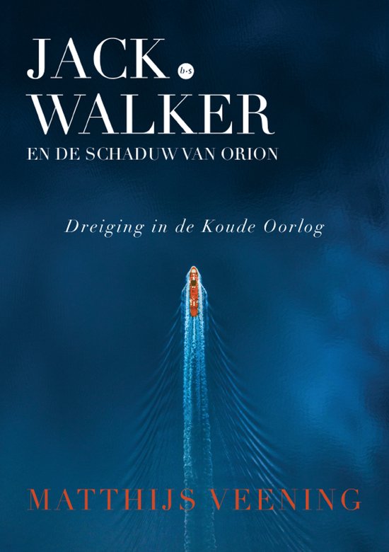 Boekomslag Jack Walker en de Schaduw van Orion. Een oranje schip vaart op donkerblauw water.