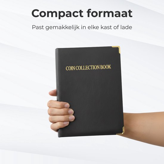 Hand die zwart "Coin Collection Book" album vasthoudt.