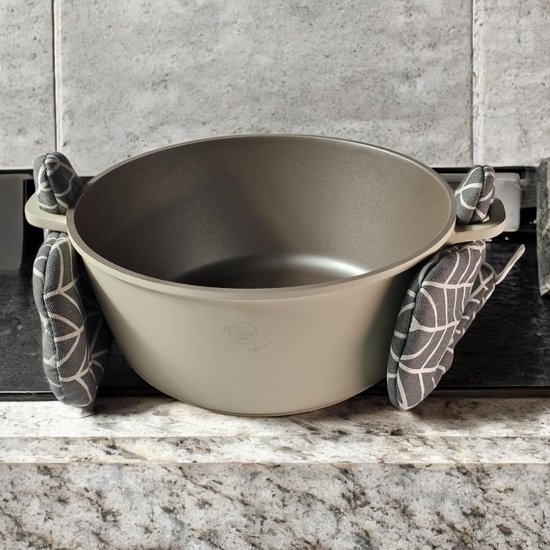 Gietijzeren ronde braadpan in Kersenrood 20cm 2,4l