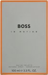 Doosje BOSS IN MOTION eau de toilette natural spray 100 ml. Grijze voorkant met oranje rand.