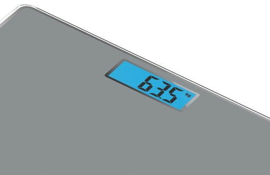 Balance Tefal grise avec un écran bleu indiquant 63,5 kg.