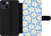 Bookcase Geschikt voor iPhone 13 Mini telefoonhoesje - Meiden - Bloemen - Blauw - Patronen - Girl - Kids - Kinderen - Kind - Met vakjes - Wallet case met magneetsluiting