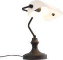 Lampe de banquier avec abat-jour blanc et base en métal foncé, tournée sur le côté.