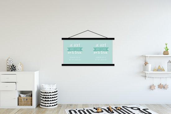 Porte-affiche avec affiche - Affiche scolaire - École - Boeken - Citations - Vous n'êtes jamais trop vieux pour apprendre - 120x60 cm - Lattes noires