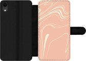 Bookcase Geschikt voor iPhone XR telefoonhoesje - Marmer print - Roze - Zalm - Met vakjes - Wallet case met magneetsluiting