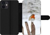 Bookcase Geschikt voor iPhone 12 telefoonhoesje - Vogel - Hek - Sneeuw - Met vakjes - Wallet case met magneetsluiting