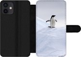 Bookcase Geschikt voor iPhone 12 telefoonhoesje - Pinguïn - IJs - Winter - Met vakjes - Wallet case met magneetsluiting