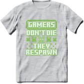 Gamers don't die pixel T-shirt | Neon Groen | Gaming kleding | Grappig game verjaardag cadeau shirt Heren – Dames – Unisex | - Licht Grijs - Gemaleerd - XL