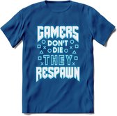 Gamers don't die T-shirt | Neon Blauw | Gaming kleding | Grappig game verjaardag cadeau shirt Heren – Dames – Unisex | - Donker Blauw - M