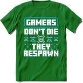 Gamers don't die pixel T-shirt | Blauw | Gaming kleding | Grappig game verjaardag cadeau shirt Heren – Dames – Unisex | - Donker Groen - XL