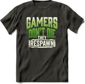 Gamers don't die T-shirt | Groen | Gaming kleding | Grappig game verjaardag cadeau shirt Heren – Dames – Unisex | - Donker Grijs - XL